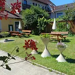 Fruehstueckspension Haus Ebersdorf Bed & Breakfast 3*